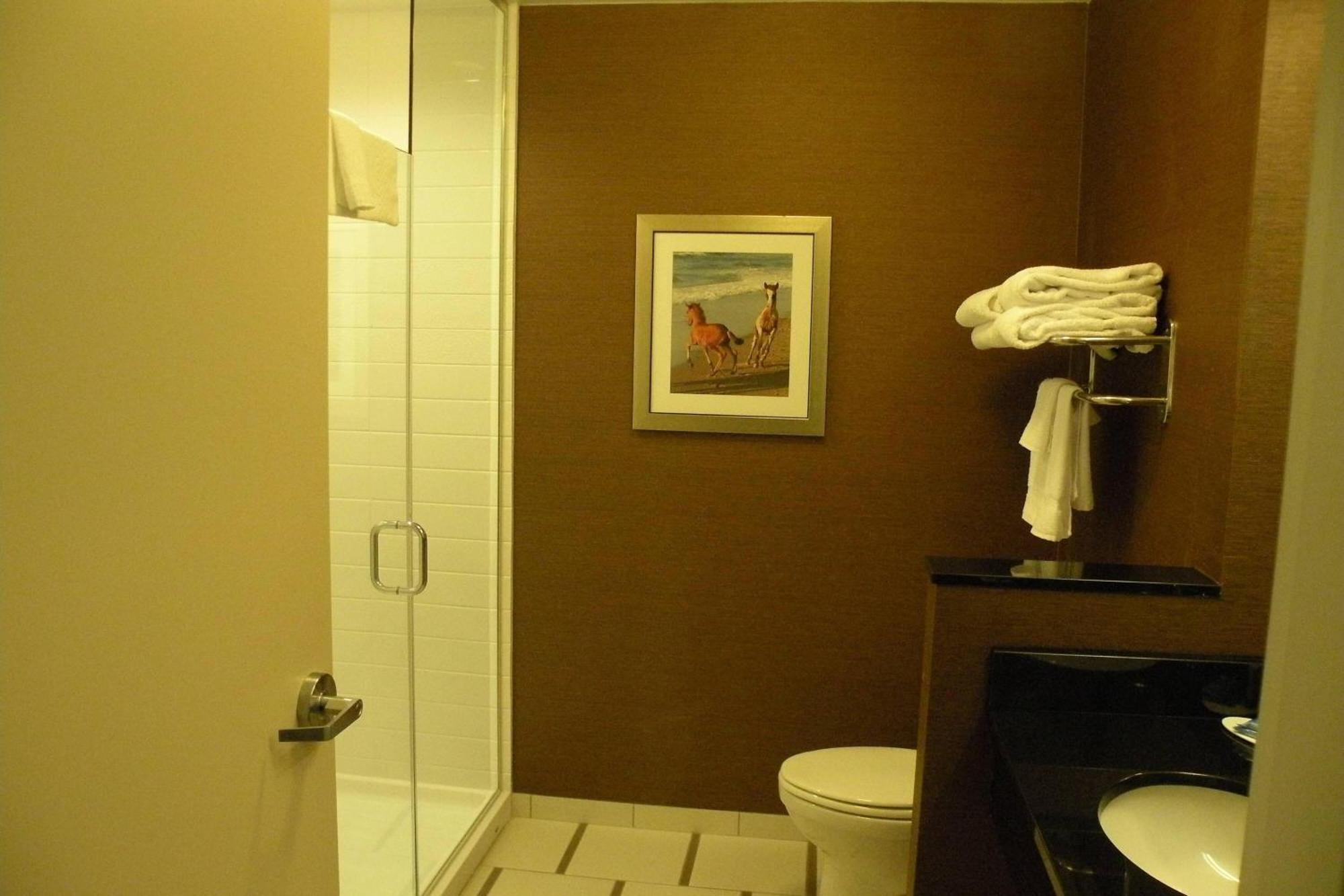 Fairfield Inn & Suites By Marriott Chincoteague Island Waterfront Exterior photo